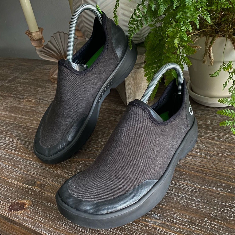 OOFOS OOmg eeZee Low Mesh Canvas Slip On Recovery‎ Shoes Women’s 8.5 Black